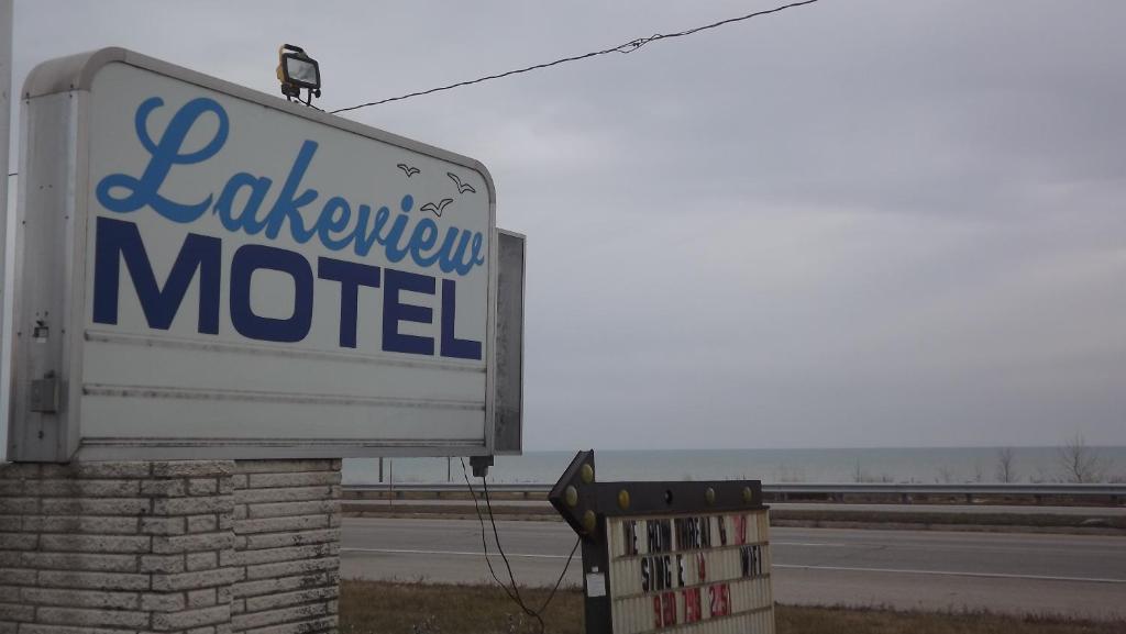 Two Rivers Lakeview Motel المظهر الخارجي الصورة