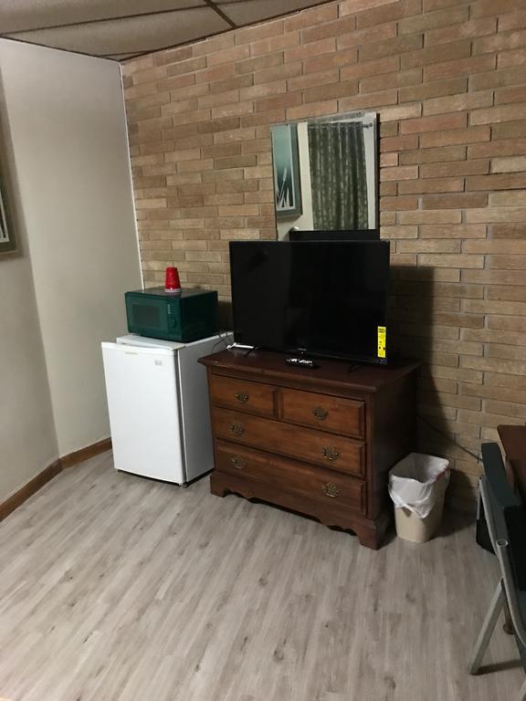 Two Rivers Lakeview Motel المظهر الخارجي الصورة